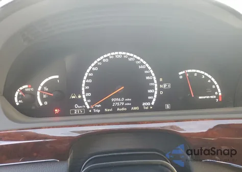 2011 Mercedes-Benz S 63 Amg z USA, uszkodzony, nr VIN WDDNG7EB1BA377153